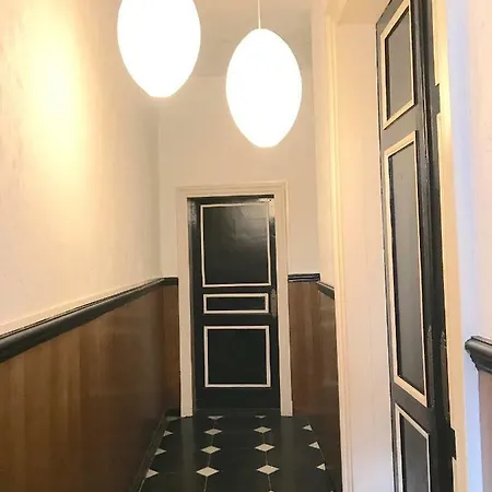 Le Cerf Pantin Apartament *