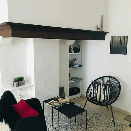 Le Cerf Pantin Apartament *